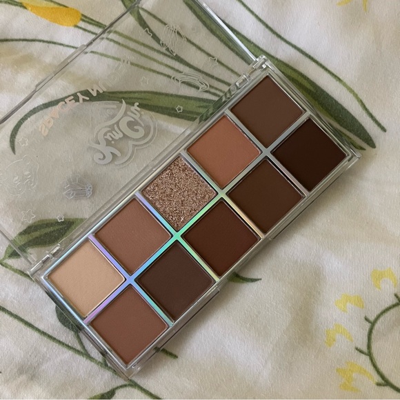 Spacey Nudes 10 shadow palettte 
by KIMCHI  CHIC Beauty LLC - Picture 4 of 5